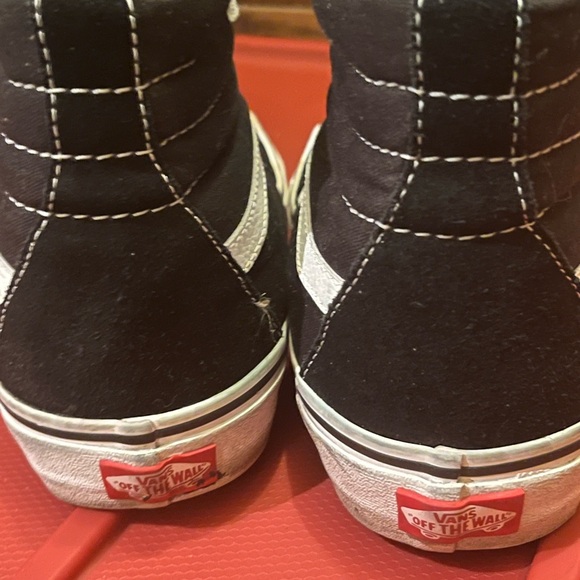 Vans Men’s Size 6 Women’s 7.5 Black and White High-Top Shoes - Picture 2 of 6